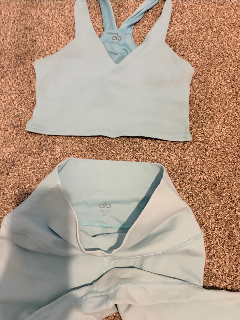 ALO Yoga Powder Blue V-Neck Sports Bra & High-Waist Leggings Set - Picture 8 of 13